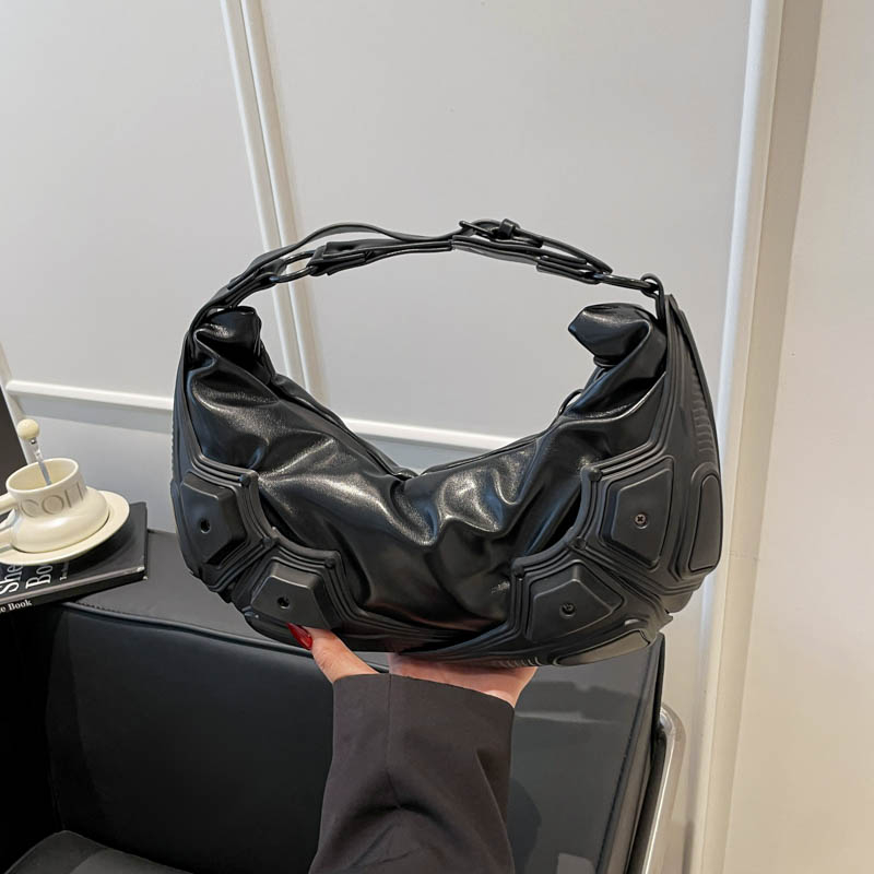Dark Trendy Half Moon Shaped H - Women Bags 2026 Trends recension och pris