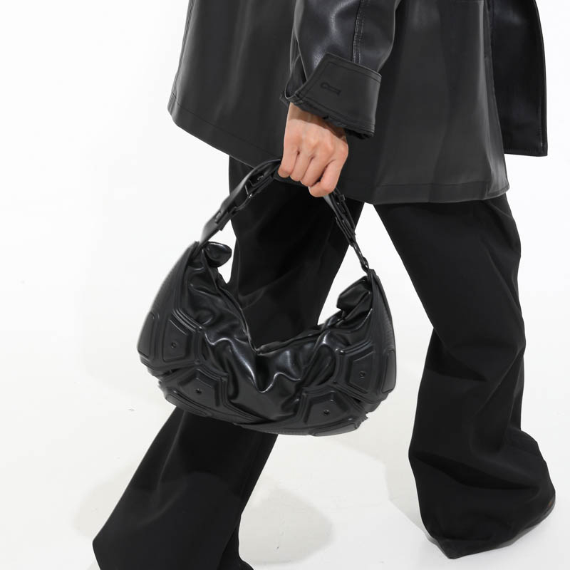Dark Trendy Half Moon Shaped H - Women Bags 2026 Trends recension och pris