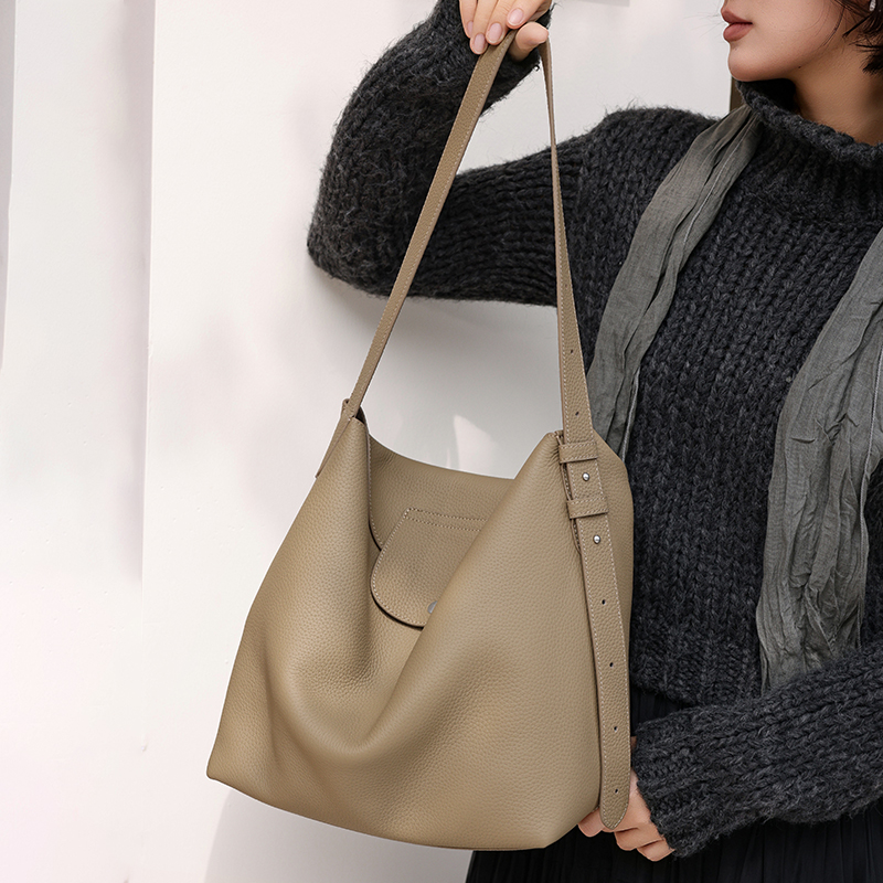 Roomy Water-resistant Full Gra - Women Bags 2026 Trends recension och pris